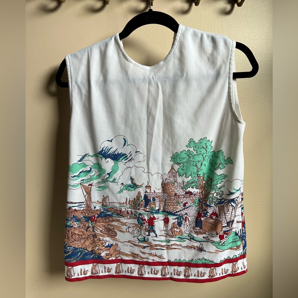 Vintage top with printed old-world scene, size small/medium, no stains